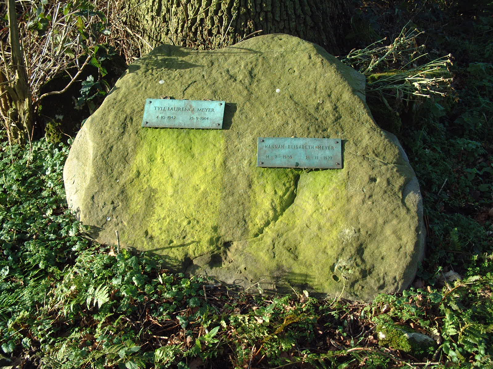 Sarsen stone memorial